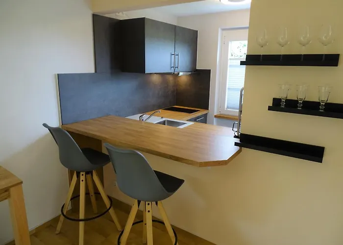 Semesterbostad Flora *